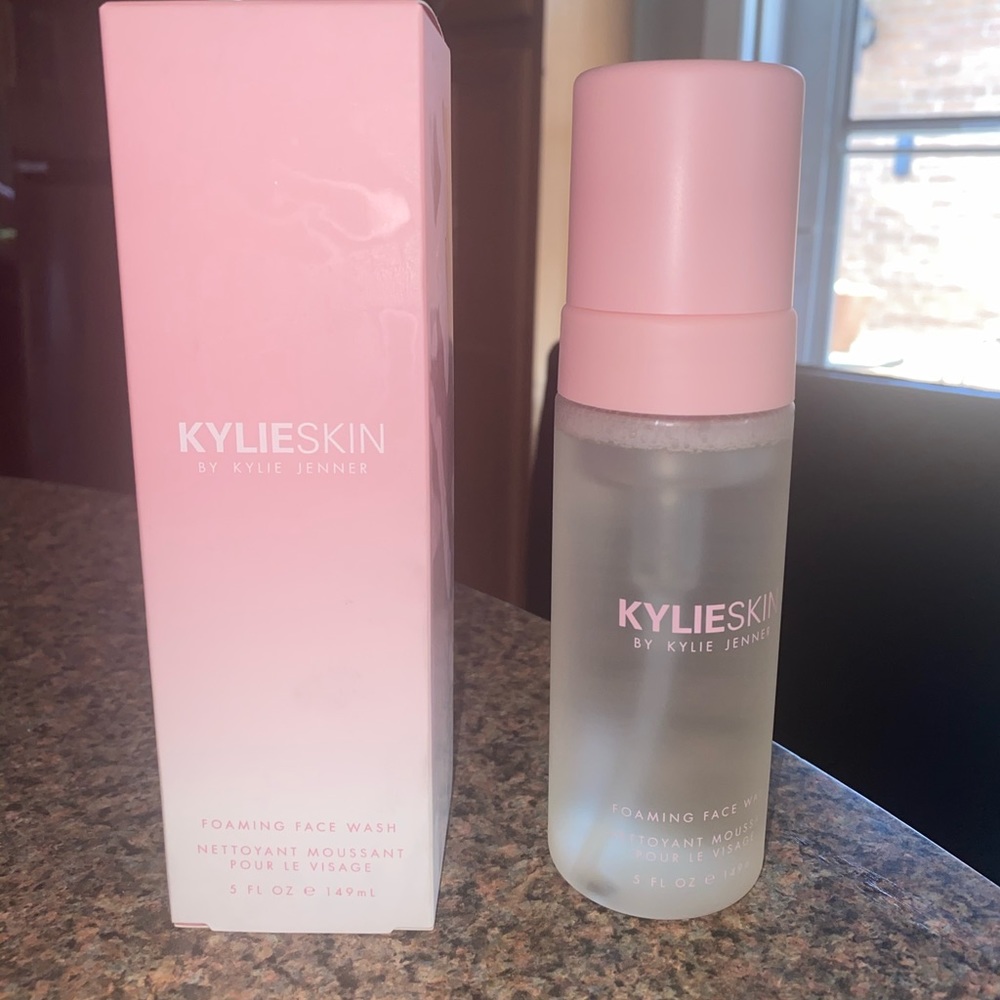 KYLIE SKIN FOAM WASH